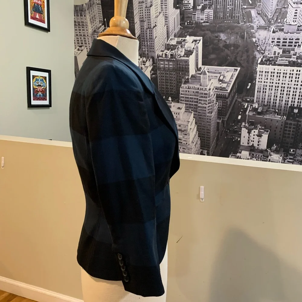 Elizabeth & James Navy/black Buffalo Plaid 3/4 sleeve crop blazer, Size 6 - Picture 4 of 10